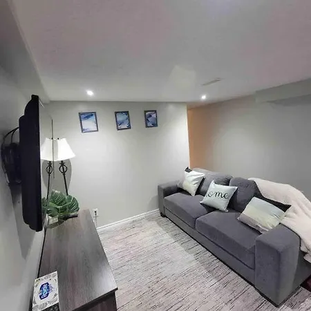 Charming 2 Bedroom With Private Entrance Oshawa Exterior photo