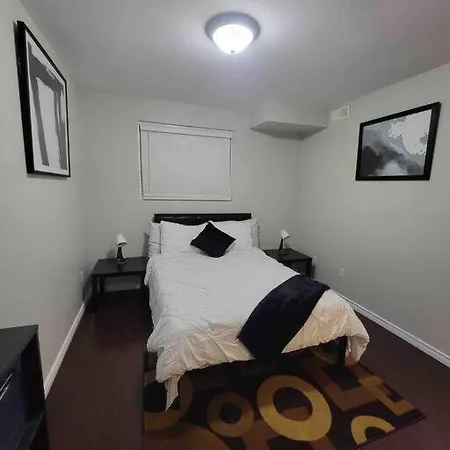 Charming 2 Bedroom With Private Entrance Oshawa Exterior photo