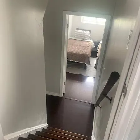 Charming 2 Bedroom With Private Entrance Oshawa Exterior photo