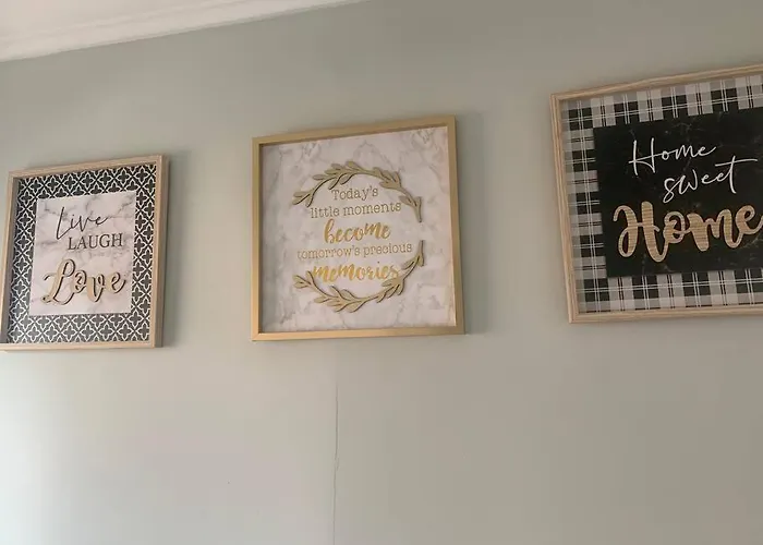 Charming 2 Bedroom With Private Entrance