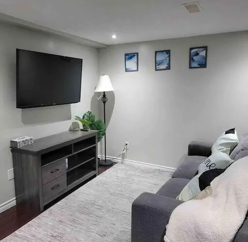 Charming 2 Bedroom With Private Entrance
