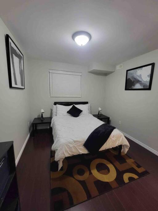 Charming 2 Bedroom With Private Entrance Apartment *